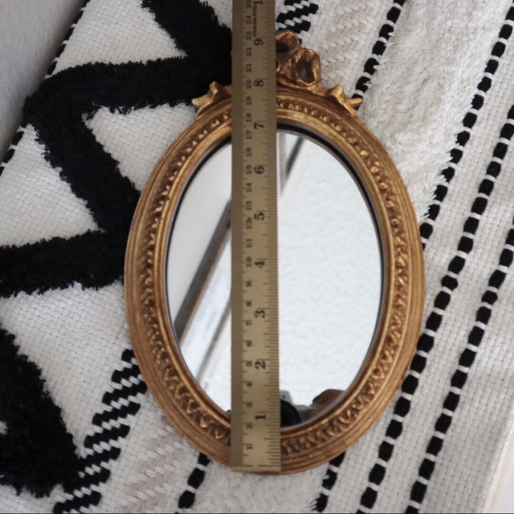 Sold 💕 Oval Ornate wall decor mirror - Picture 4 of 5